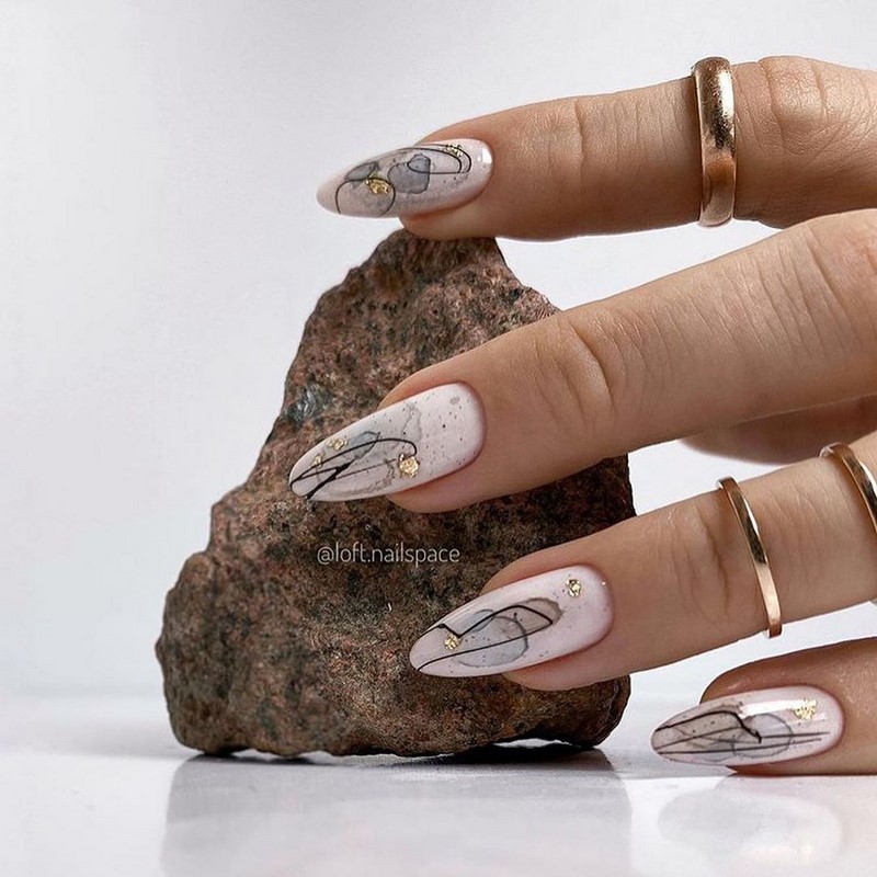 Модный нежный маникюр на миндалевидные ногти 2020: фото идеи