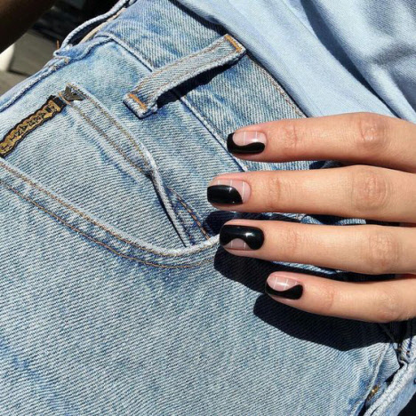 Темный маникюр 2021: фото новинки красивого дизайна ногтей на короткие и длинные ногти